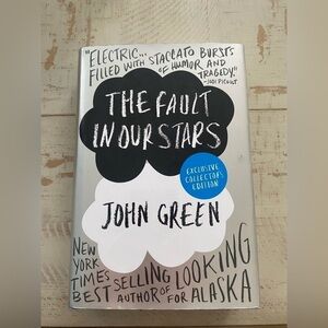 📚HARDCOVER The Fault in our Stars by John Green